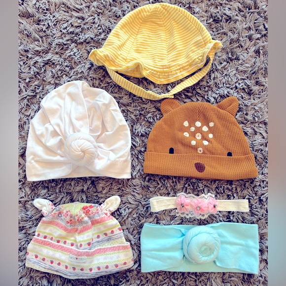 Newborn / 0-3 mo baby hats and headbands - Picture 1 of 2